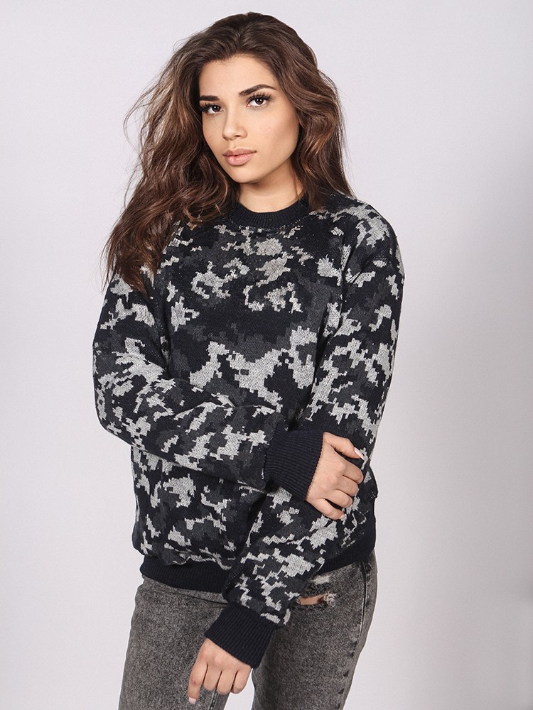 Свитер с обычной горловиной (цвета в ассортименте)